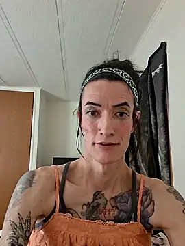 Snapshot of MaitressePomme3 chatting on November 23, 2025, 2:32 am MaitressePomme3 online show from November 23, 2025, 2:32 am