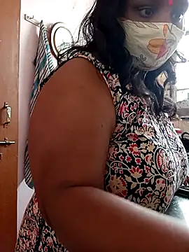 CUTE-LOVE-SWEETS online show from April 4, 2026, 5:03 am