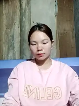 yu-zhen online show from December 15, 2025, 3:56 am