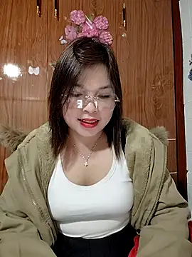 Snapshot of Cover-baa chatting on February 3, 2026, 11:21 pm Cover-baa online show from February 3, 2026, 11:21 pm