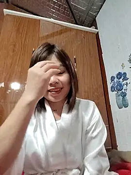 Snapshot of Cover-baa chatting on February 5, 2026, 9:32 pm Cover-baa online show from February 5, 2026, 9:32 pm