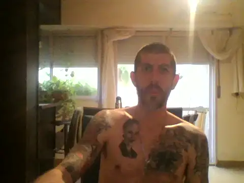 Snapshot of Juancerc chatting on December 4, 2025, 9:36 pm Juancerc online show from December 4, 2025, 9:36 pm