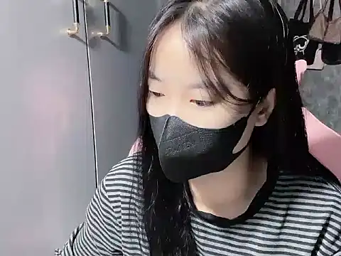 Hellen2999 online show from December 18, 2025, 3:22 am