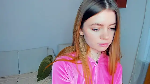 AngelesBenitz online show from December 14, 2025, 7:47 am