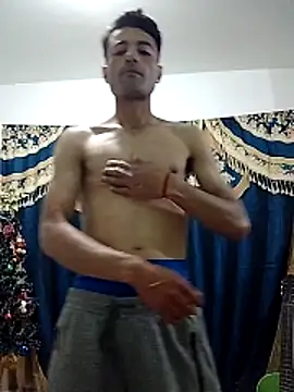 Snapshot of noah77_ chatting on November 24, 2025, 2:11 am noah77 online show from November 24, 2025, 2:11 am