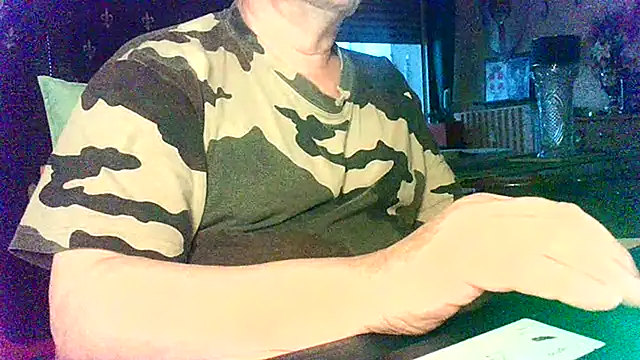 Snapshot of ALBONU73 chatting on November 17, 2025, 4:11 pm ALBONU73 online show from November 17, 2025, 4:11 pm