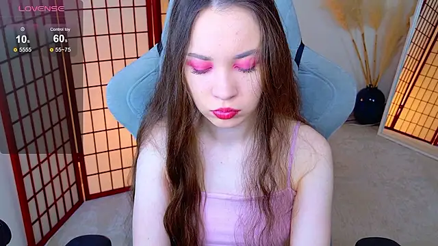 Snapshot of SilentLily chatting on February 5, 2026, 8:48 pm SilentLily online show from February 5, 2026, 8:48 pm