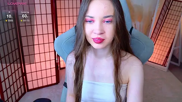 Snapshot of SilentLily chatting on February 3, 2026, 8:47 pm SilentLily online show from February 3, 2026, 8:47 pm