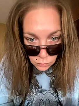 Snapshot of Rosegold69 chatting on November 18, 2025, 12:19 pm Rosegold69 online show from November 18, 2025, 12:19 pm