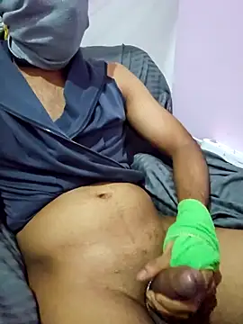 Chiplikk6009 online show from November 26, 2025, 5:24 pm