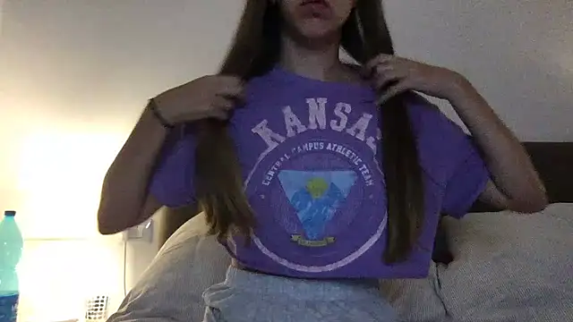 Snapshot of Martimartinaxx chatting on June 24, 2026, 8:39 pm Martimartinaxx online show from June 24, 2026, 8:39 pm