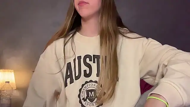 Martimartinaxx online show from April 16, 2026, 9:39 pm