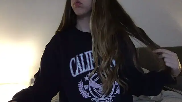 Martimartinaxx online show from April 27, 2026, 7:56 pm