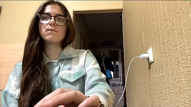 Snapshot of macanmercedes chatting on November 29, 2025, 10:15 am macanmercedes online show from November 29, 2025, 10:15 am