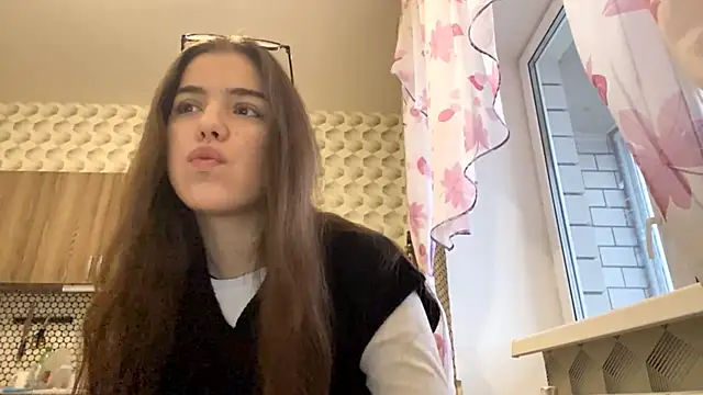 Snapshot of macanmercedes chatting on November 26, 2025, 8:47 am macanmercedes online show from November 26, 2025, 8:47 am