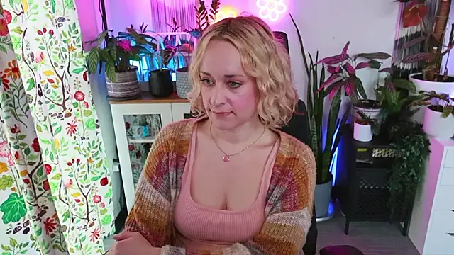 xzoeyryanx online show from February 10, 2026, 6:40 pm