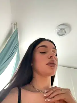 Layladesire online show from November 26, 2025, 12:49 pm