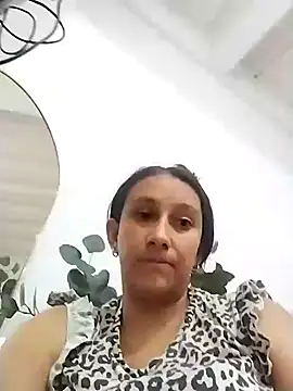 Mikela 19 online show from December 3, 2025, 6:18 pm