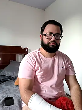 Snapshot of NoahRJ1 chatting on November 17, 2025, 8:35 pm NoahRJ1 online show from November 17, 2025, 8:35 pm