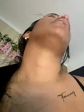 ArielleMillerr- online show from January 5, 2026, 5:49 pm