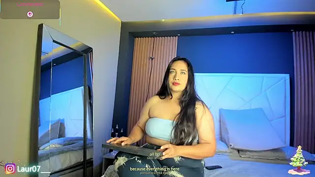 Lauroberts7 online show from December 17, 2025, 3:44 am