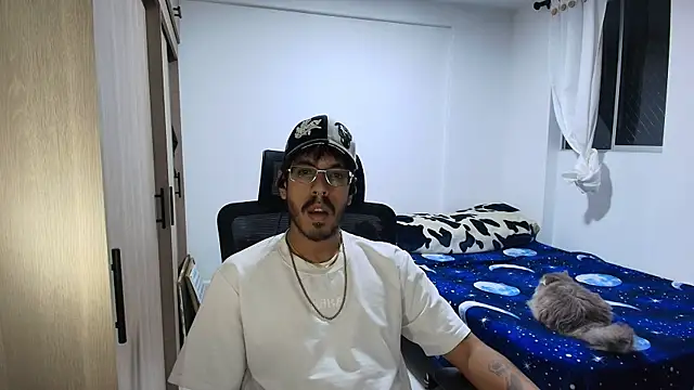 Snapshot of naitt_ chatting on November 26, 2025, 4:23 am naitt online show from November 26, 2025, 4:23 am