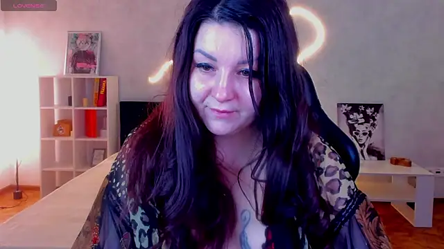 still  her online show from November 25, 2025, 1:39 am