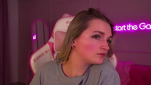 Snapshot of AnnyRaii chatting on November 28, 2025, 7:47 pm AnnyRaii online show from November 28, 2025, 7:47 pm