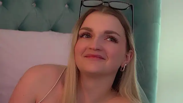 Snapshot of AnnyRaii chatting on February 3, 2026, 6:40 am AnnyRaii online show from February 3, 2026, 6:40 am