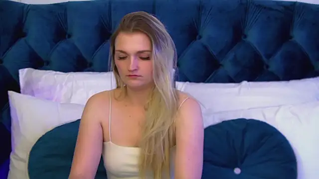 Snapshot of AnnyRaii chatting on February 17, 2026, 6:22 am AnnyRaii online show from February 17, 2026, 6:22 am