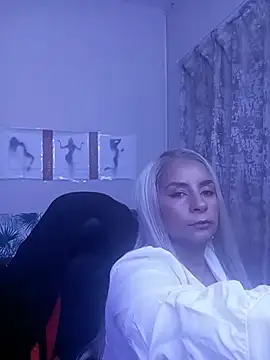 Snapshot of LaReineCleo chatting on June 30, 2026, 10:37 am LaReineCleo online show from June 30, 2026, 10:37 am