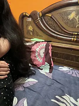 cutestpearl online show from April 23, 2026, 8:43 pm