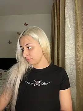 Snapshot of Kylie_One chatting on December 3, 2025, 6:51 pm Kylie One online show from December 3, 2025, 6:51 pm