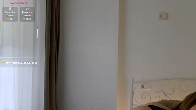 NicoletteBean online show from April 7, 2026, 6:37 am