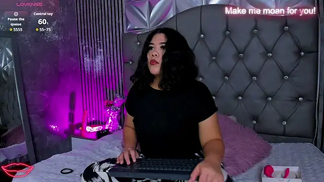 Amanda Mooree online show from May 29, 2026, 4:07 am