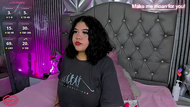Amanda Mooree online show from May 20, 2026, 3:58 am