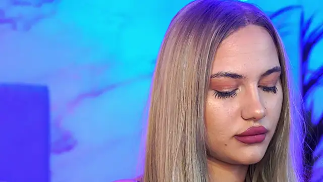 Snapshot of Chloe_GraceeX chatting on December 3, 2025, 11:25 pm Chloe GraceeX online show from December 3, 2025, 11:25 pm