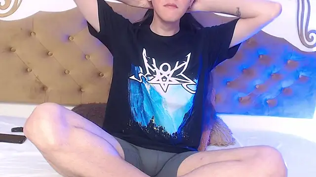 abysskingg online show from April 18, 2026, 12:29 pm