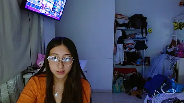 Snapshot of Nanylux chatting on November 28, 2025, 5:40 am Nanylux online show from November 28, 2025, 5:40 am