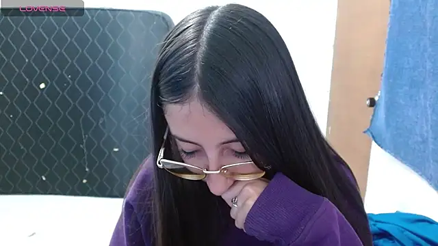 Nanylux online show from April 13, 2026, 3:32 am