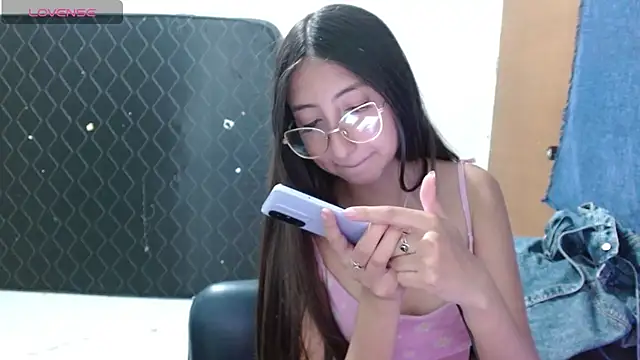 Nanylux online show from April 15, 2026, 3:12 am