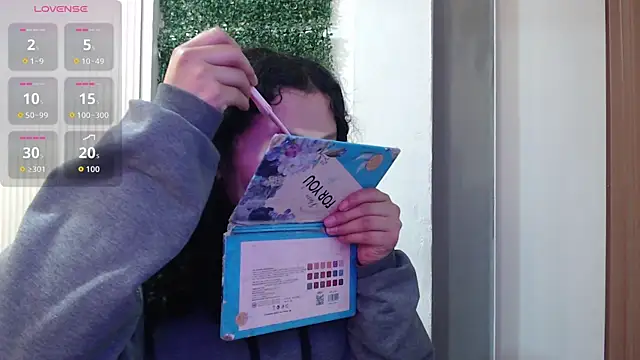 pettymoon1 online show from December 15, 2025, 4:13 pm