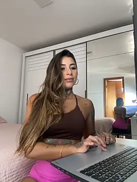 thauanydemontie online show from December 1, 2025, 1:45 pm