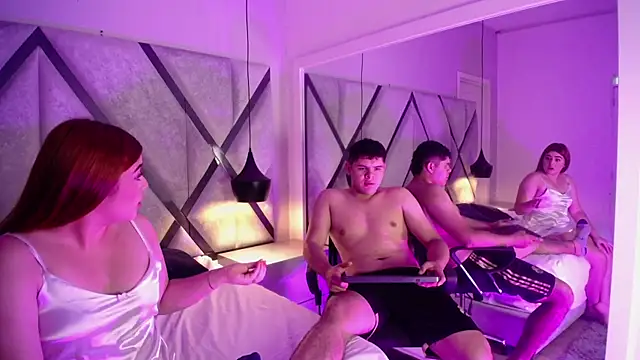 Snapshot of SophieAndLucas chatting on November 27, 2025, 12:22 am SophieAndLucas online show from November 27, 2025, 12:22 am