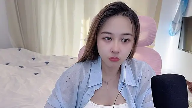 Snapshot of TTtia_ chatting on December 16, 2025, 1:32 am TTtia online show from December 16, 2025, 1:32 am