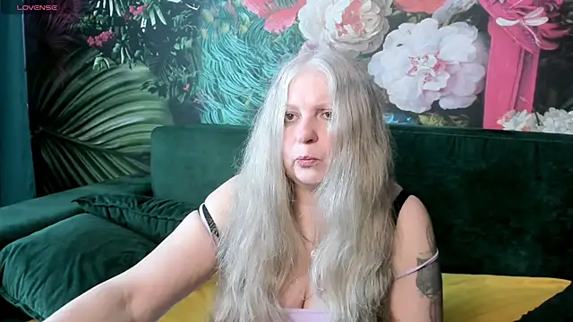 mariabelladonna online show from May 25, 2026, 12:21 am