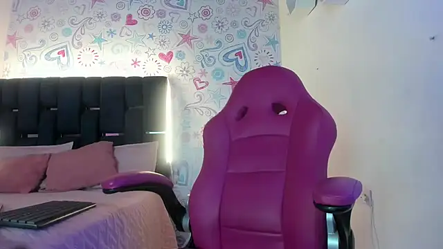 ISA RIVAS online show from December 5, 2025, 12:04 pm