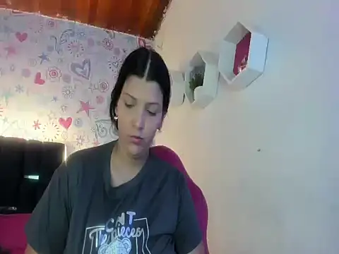 ISA RIVAS online show from November 26, 2025, 12:05 pm