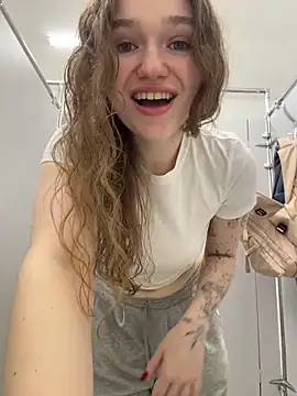 Snapshot of RussianWoman chatting on May 7, 2026, 12:37 am RussianWoman online show from May 7, 2026, 12:37 am