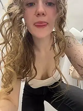 Snapshot of RussianWoman chatting on June 1, 2026, 3:29 am RussianWoman online show from June 1, 2026, 3:29 am